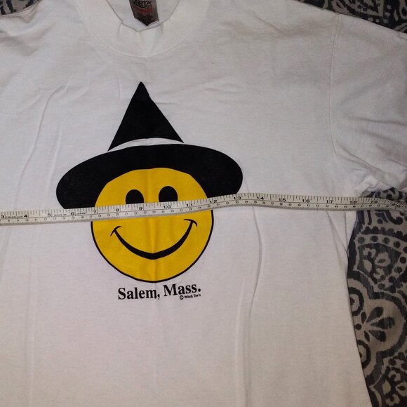 Vintage White Smiley Face with Witch Hat T-shirt from Salem, Mass – Size Medium - Picture 4 of 7